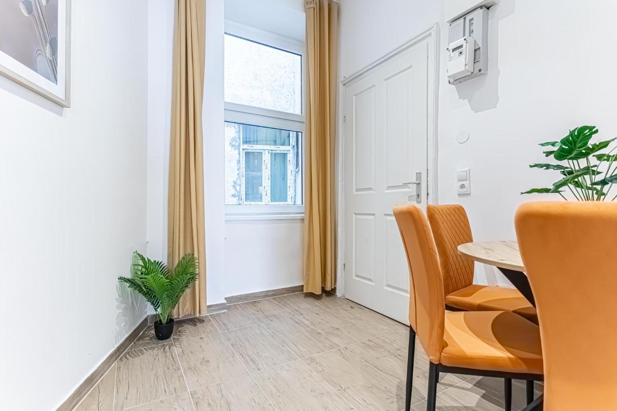 Cost Effective City Life 1Br In Classic Building Viena Exterior foto